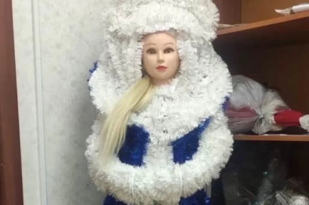    Под Челябинском полицейская собака нашла похитителя инсталляции Снегурочки