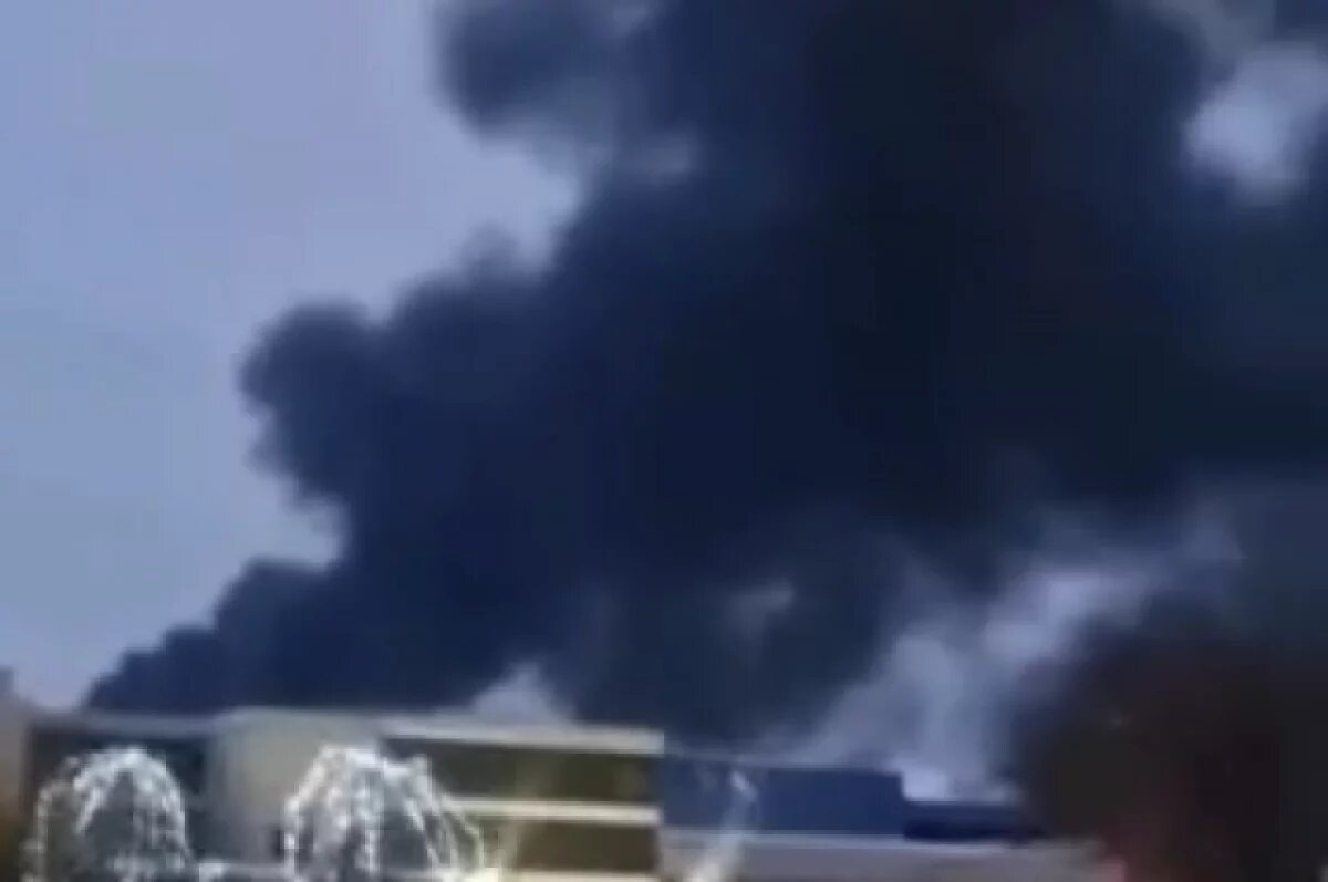    Появились кадры пожара после атаки БПЛА на предприятие под Саратовом