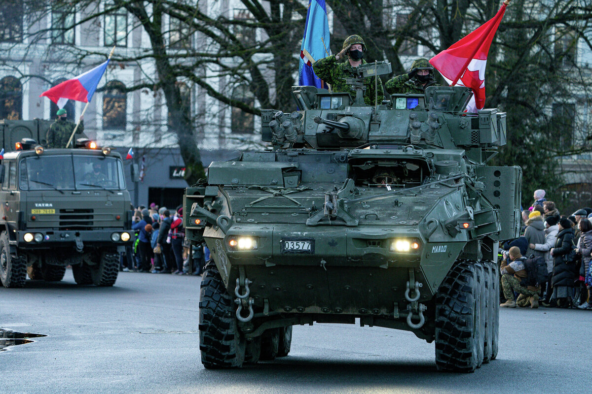 Канадские военнослужащие на параде в честь Дня независимости Латвии © Sputnik