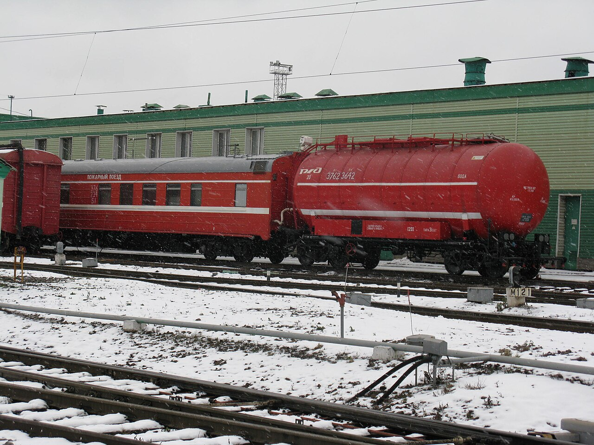 Пожарный поезд на станции Перово. Источник фото: ru.wikipedia.org Авторство: YesSayYes. Собственная работа, CC BY-SA 4.0, https://commons.wikimedia.org/w/index.php?curid=109078069