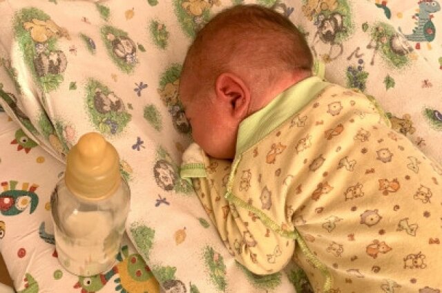    Сейчас девочка растет в любящей приемной семье. Фото: Министерство здравоохранения Новосибирской области