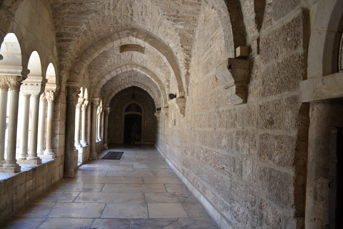 Галлерея одного из старинных христианских храмов