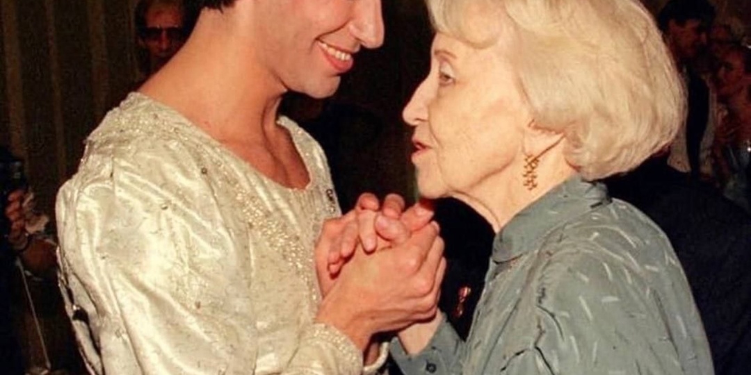 Не слов, достойных описать, что я чувствую по отношению к ней