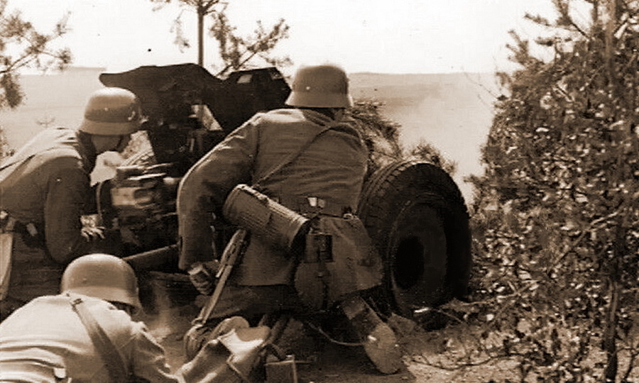 Немецкое противотанковое орудие и его расчёт
