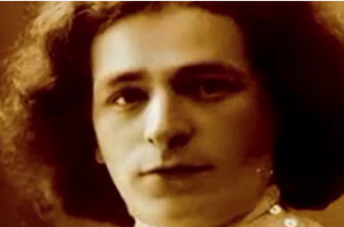 Почему-то не найти никакого другого фото Шерешевского, хотя он много выступал. Фото из открытых источников