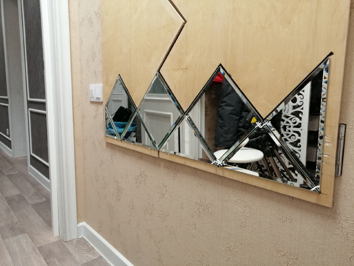 Швы на фанере сразу закрашивал черным маркером 