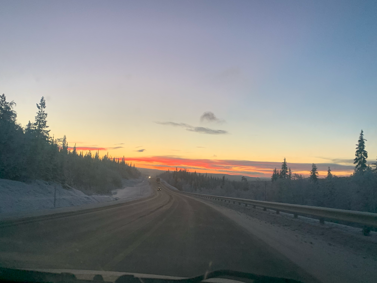 Дорога из Марманска до Хибин. Ехали на Яндекс такси. Цена за почти 4 часа в пути - около 4.000 р.