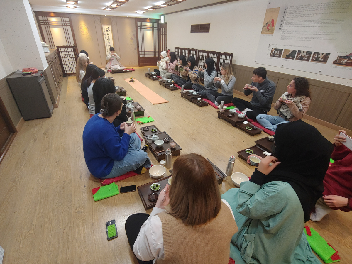 Чайная церемония, в рамках поездки в Пусанский университет 