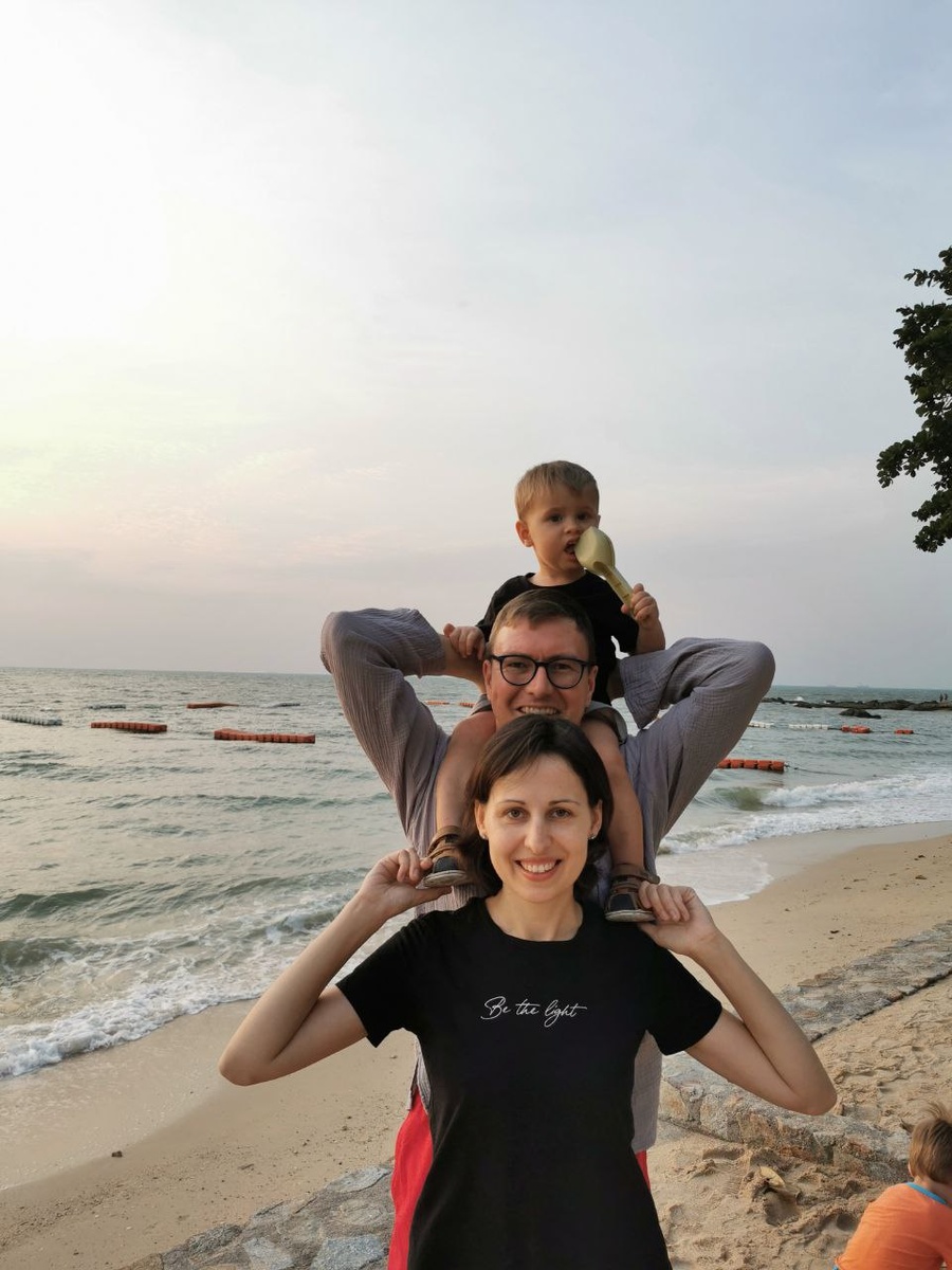 Наша маленькая семья на пляже Вонгамат в Паттайе