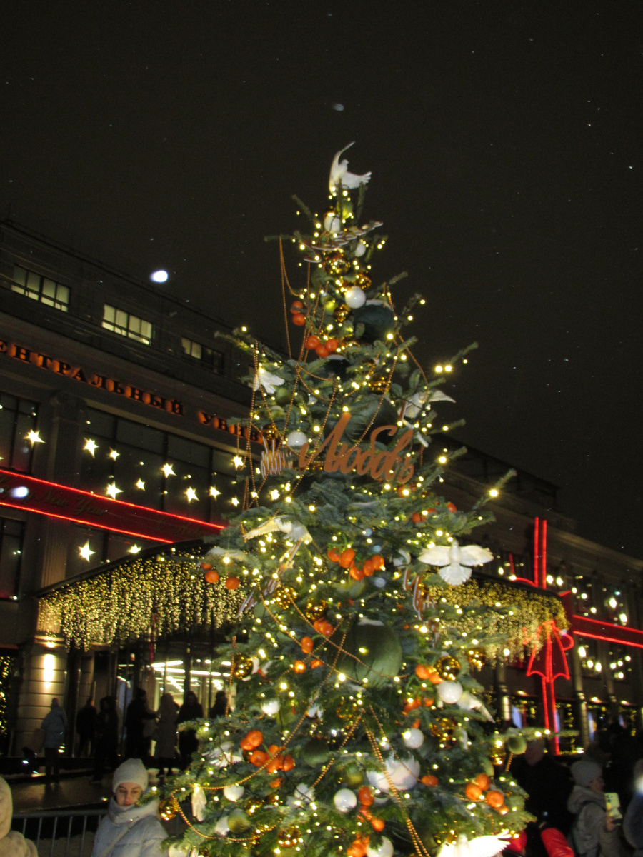 Ёлка "Любовь и голуби"