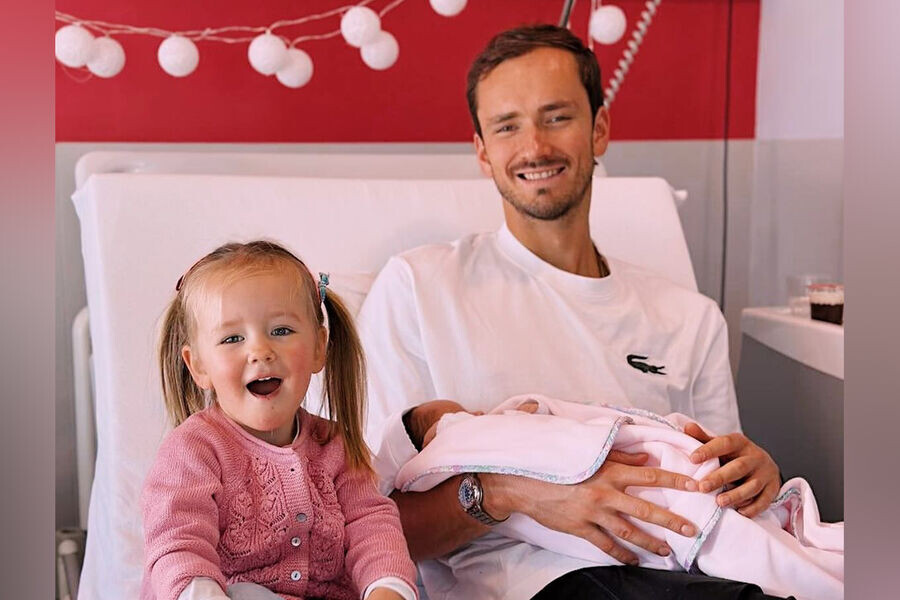     Даниил Медведев с дочкой Алисой