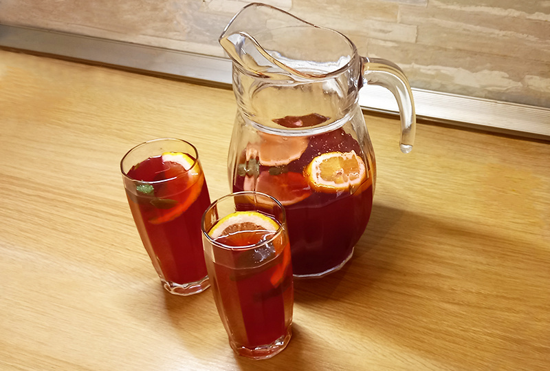 Компот из слив с лимоном и мятой