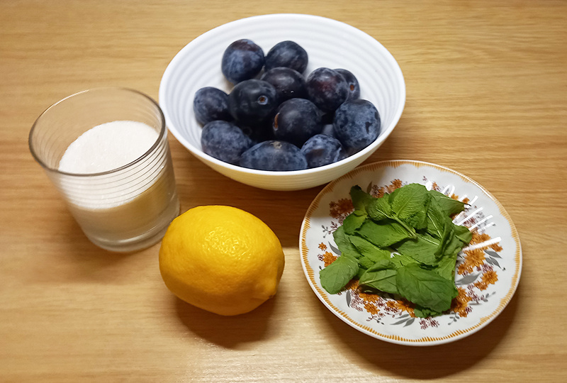 Необходимые продукты для сливового компота