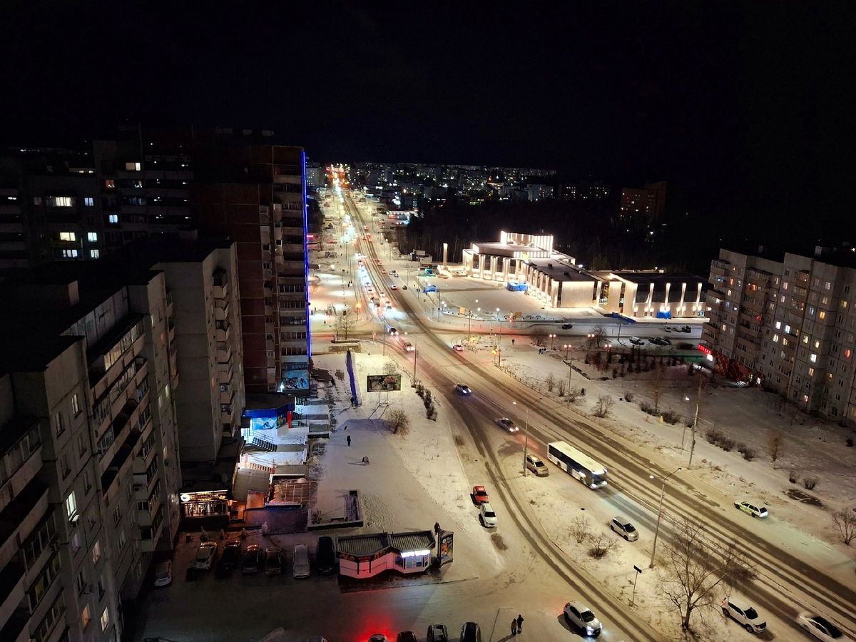 Центральная площадь напротив ГДК "Дружба"