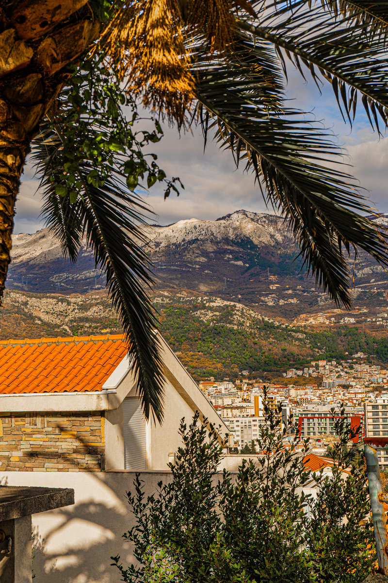 Будва и снежные вершины, декабрь 2024