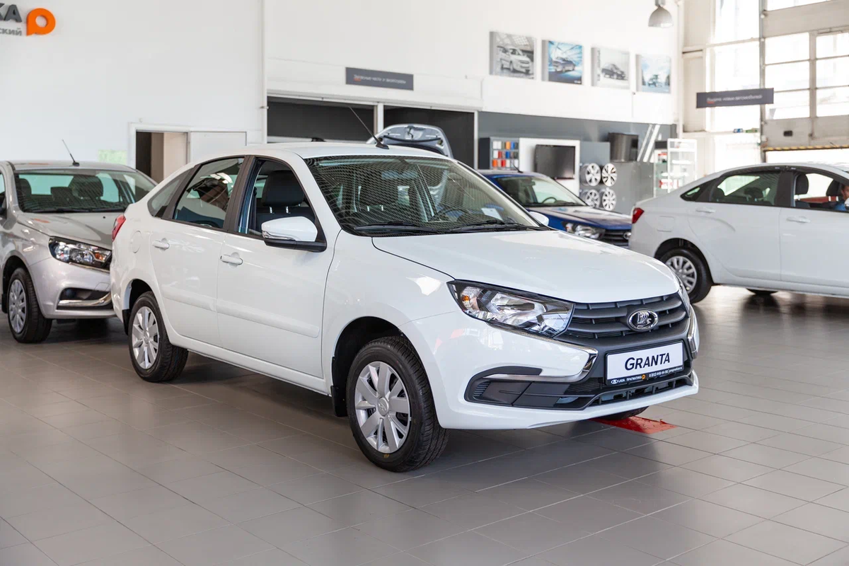 Lada Granta - самый продаваемый легковой автомобиль с пробегом в России в 2024 г.