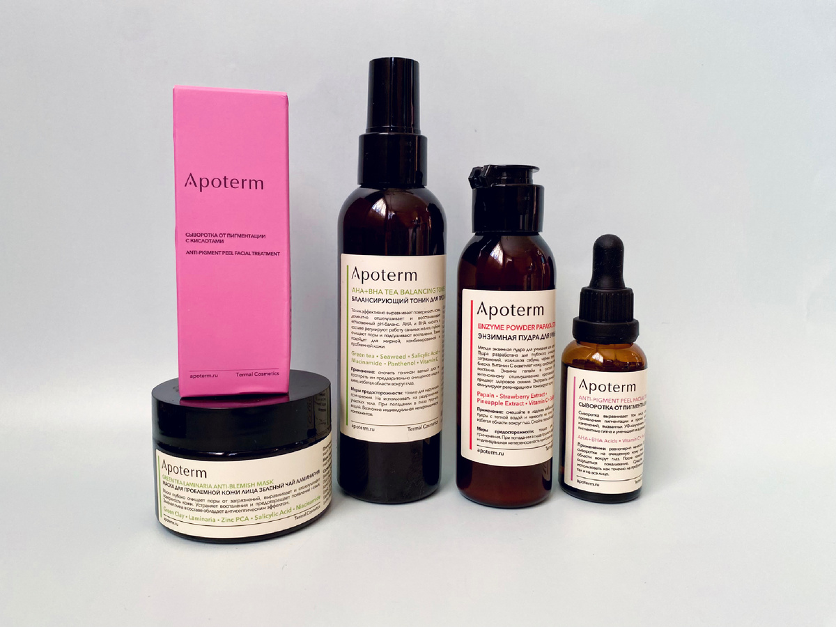 Слева направо: маска, тоник, энзимная пудра, сыворотка для лица.