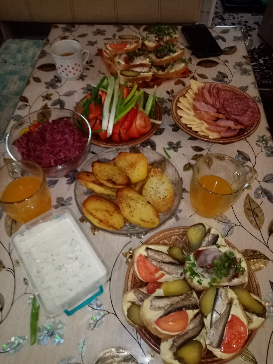 Это пока Валера шашлык жарил, я быстренько сфоткала