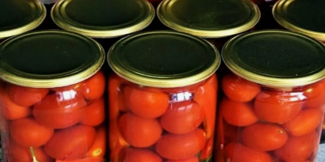 Эти помидорчики зимой просто божественные! Гости на Новый Год пришли от них в дикий восторг…