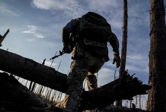    Военнослужащий Вооруженных сил Украины в зоне боевых действий