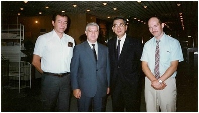    В центре снимка - заместитель Министра рыбного хозяйства СССР В. Зиланов и заместитель Министра земледелия, лесоводства и рыболовств Японии А. Кёя, слева - члены советской делегации Б. Шарапов и справа - д.ю.н. А. Вылегжанин. Фото из архива автора