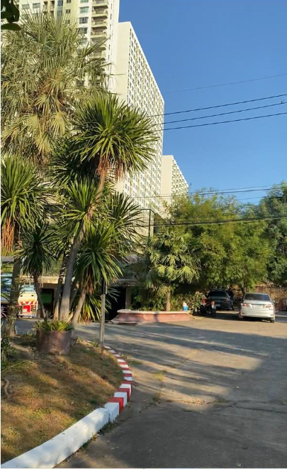 А сейчас направо — и на выход из отеля через будку с охранником!