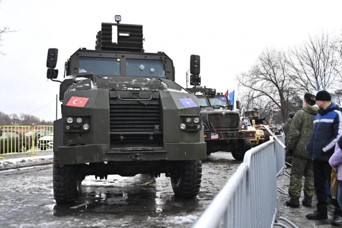    Выставка трофейной военной техники открылась в Пскове