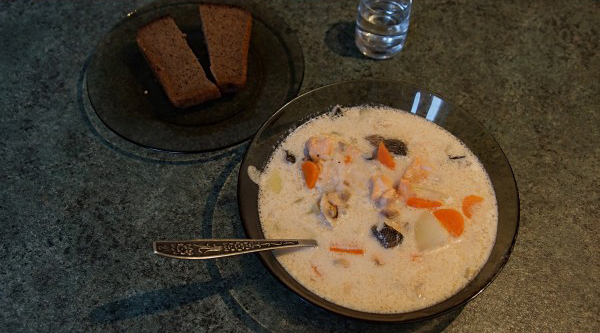 Суп рыбный с морепродуктами и сельдереем