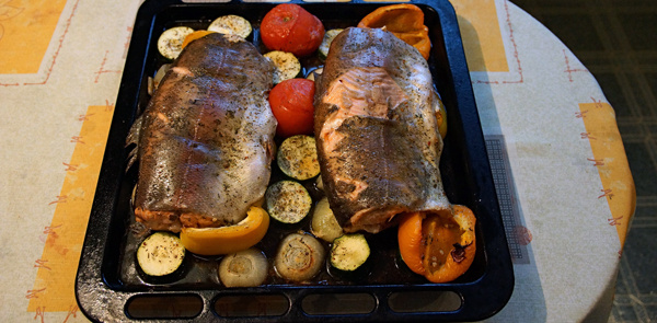 Форель в духовке с овощами