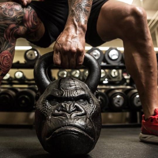 Все в наших руках. Поэтому их нельзя опускать. Даже если в них гири...