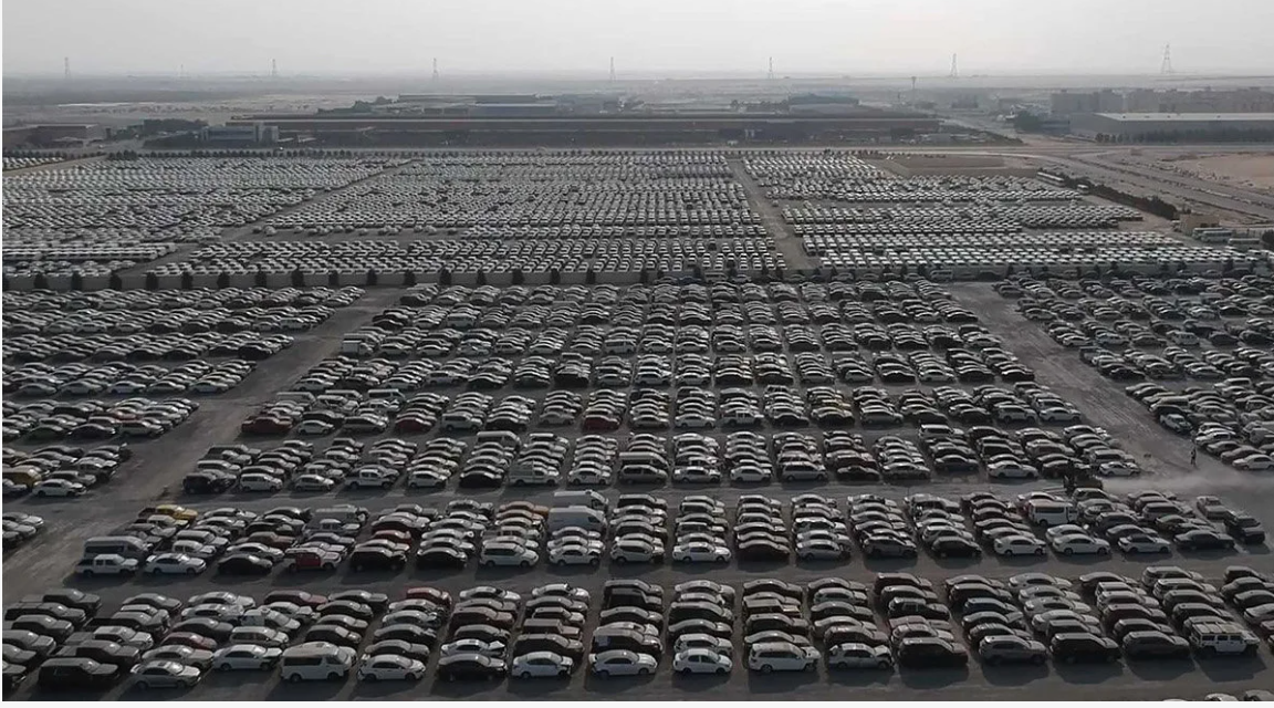 свалка непроданных автомобилей