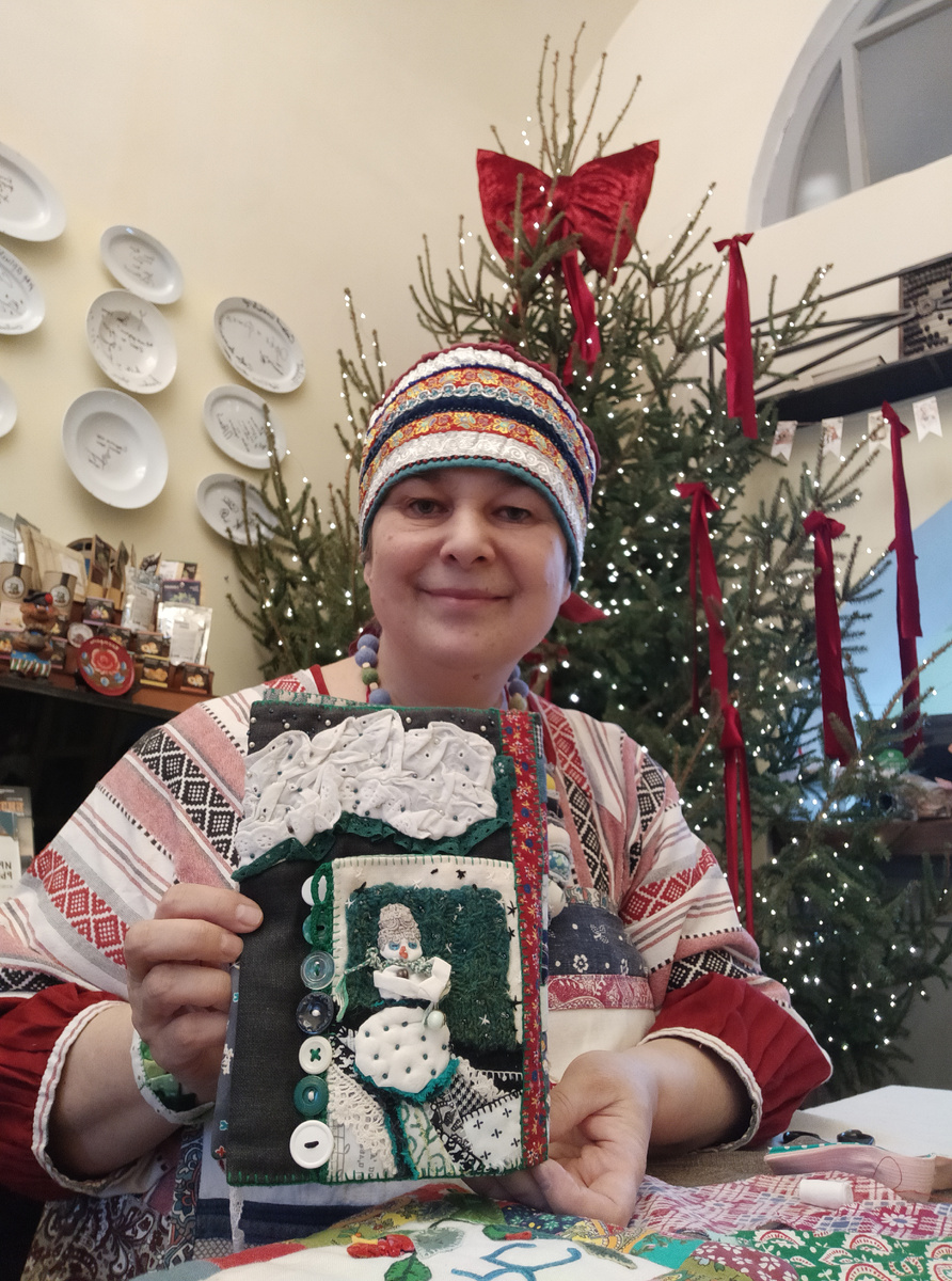 Светлана, автор блога. Что в руках - узнаете из видео в финале статьи. 