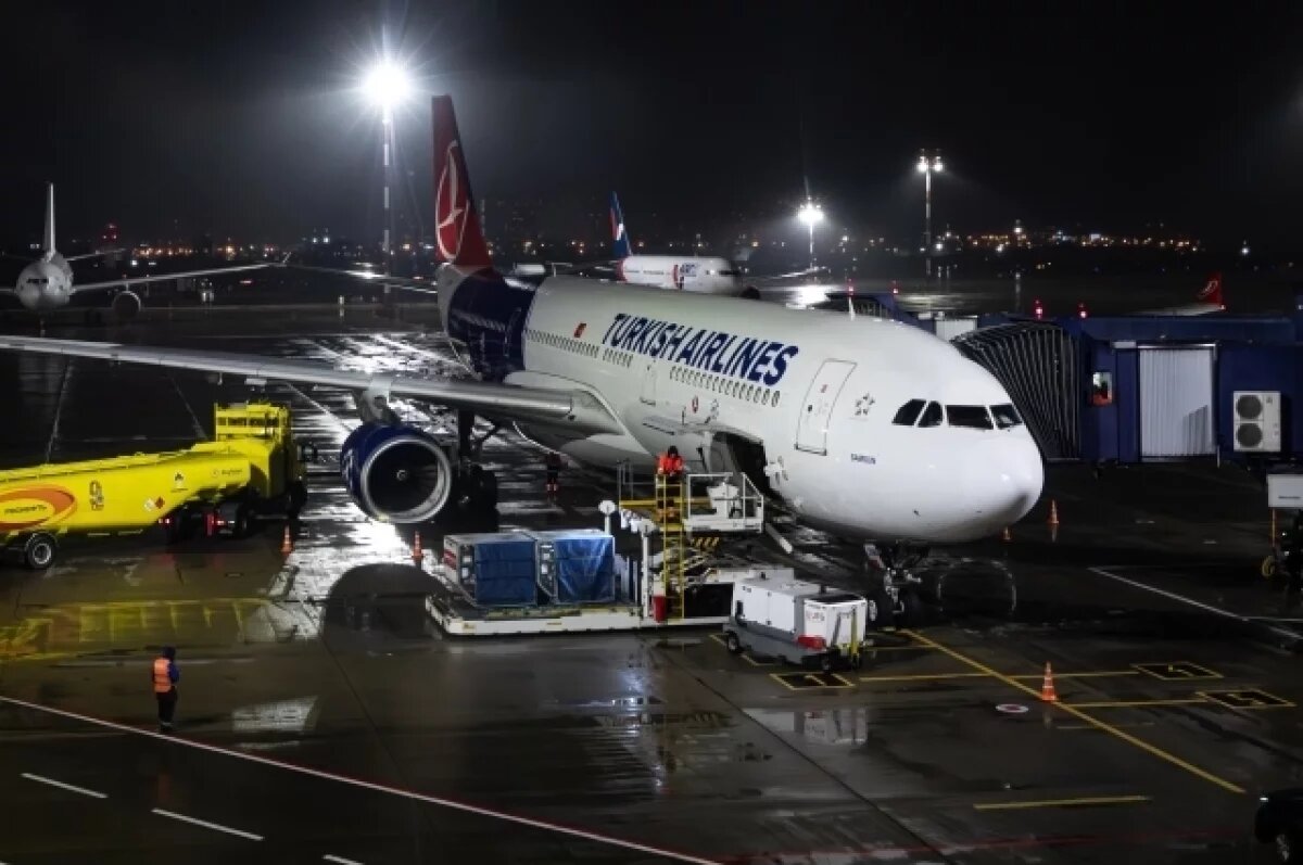    На Мальте мигранты выпрыгнули из самолета и попытались скрыться от властей