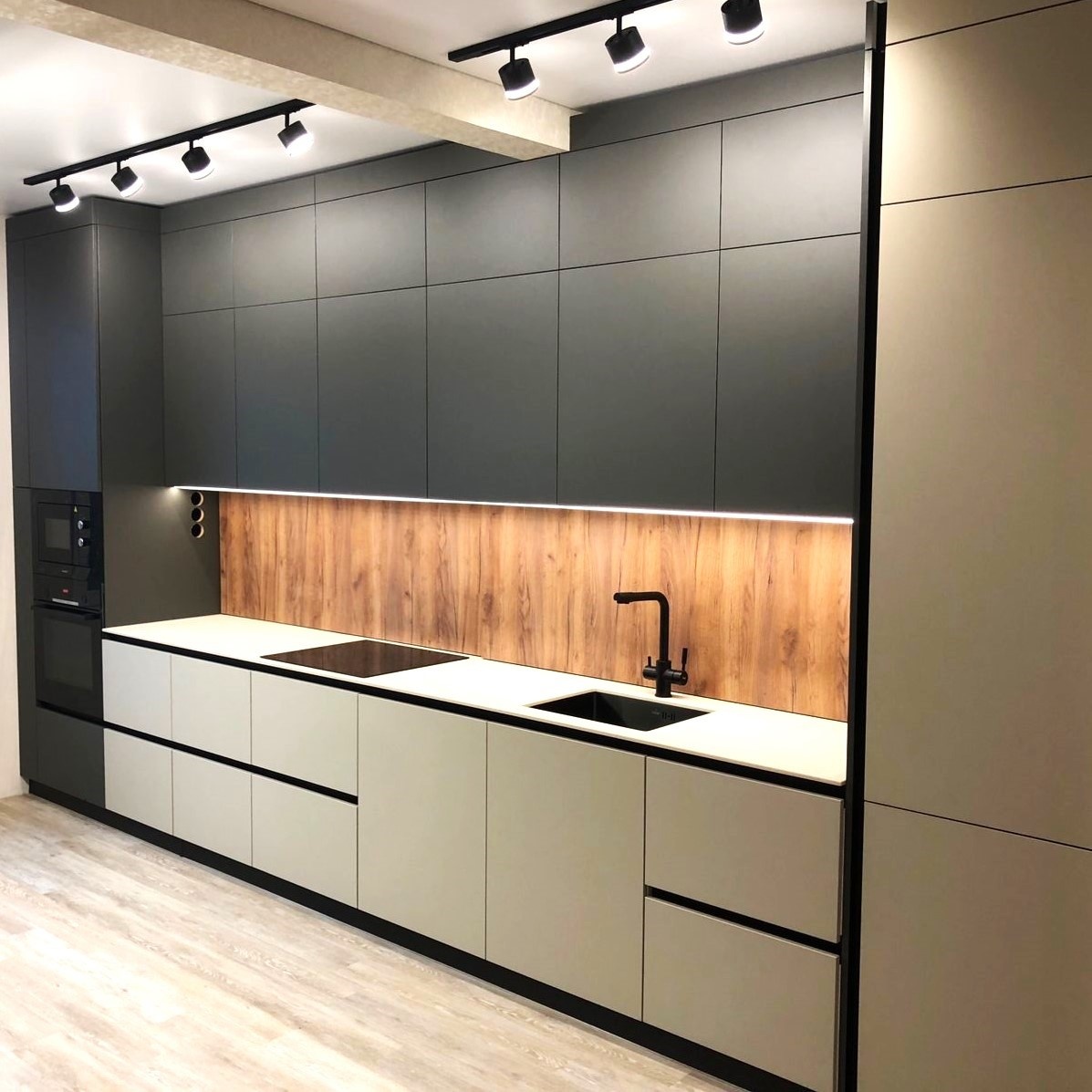 Кухня с раздвижным фартуком EGOIST.STUDIO