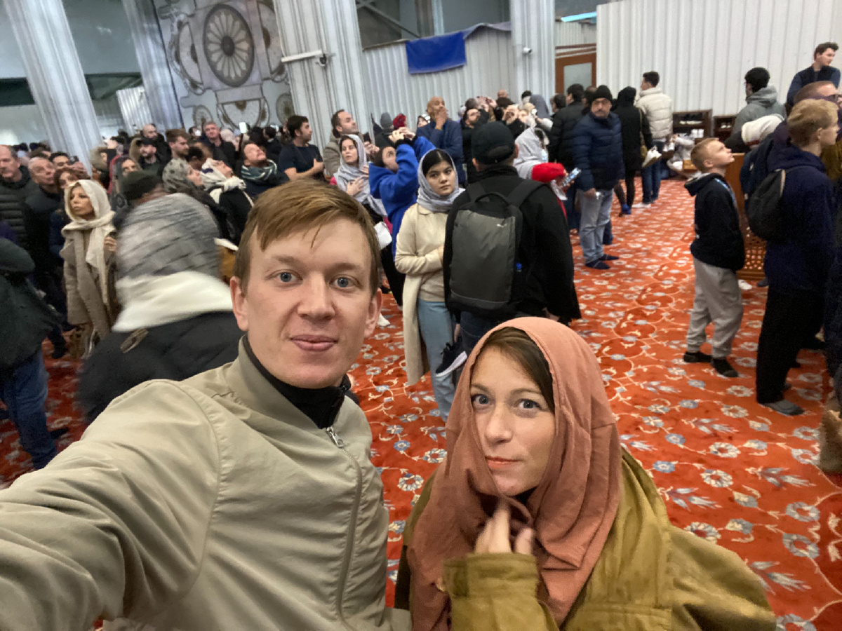 Я со своей бывшей девушкой-француженкой в одной из мечетей Стамбула. Фото автора 