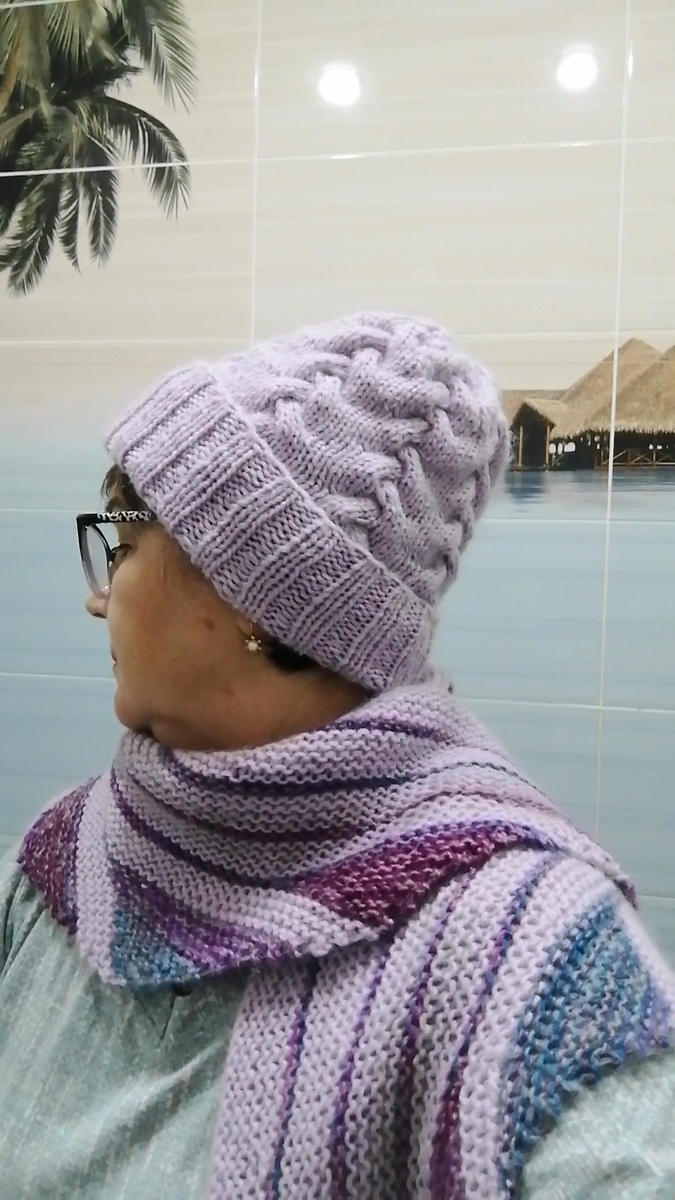 Ещё одна шапка готова. 