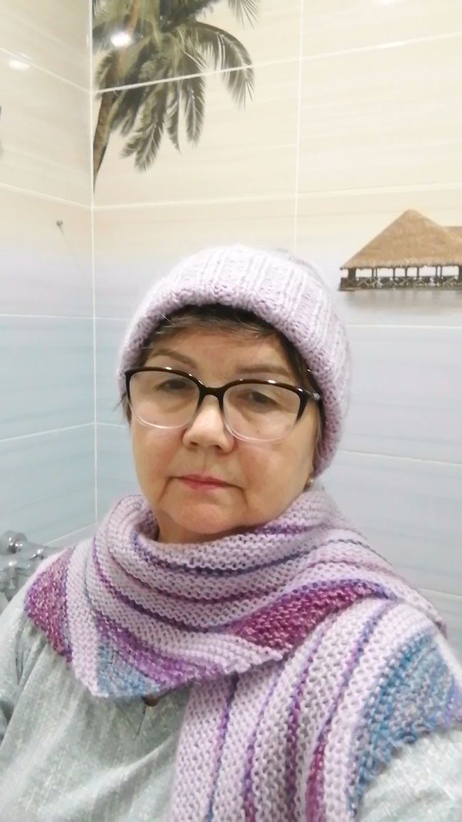 Уже для себя связала. А бактус связала в декабре. 