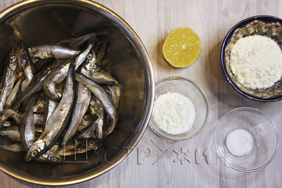 Мойва с мукой на сковороде, ингредиенты.