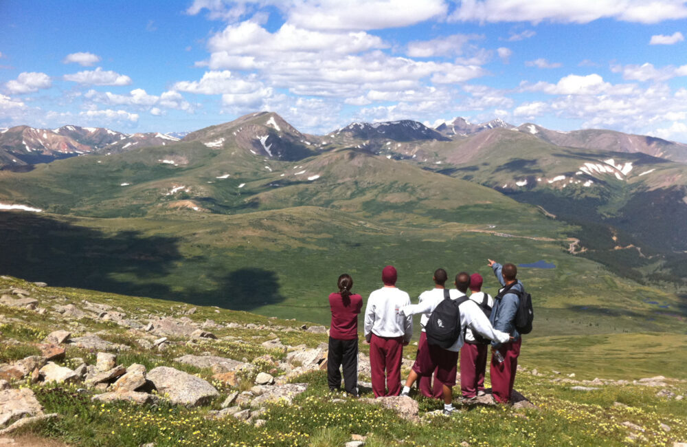 Фото подростков академии с сайта Ридж Вью https://ridgeviewacademy.com/