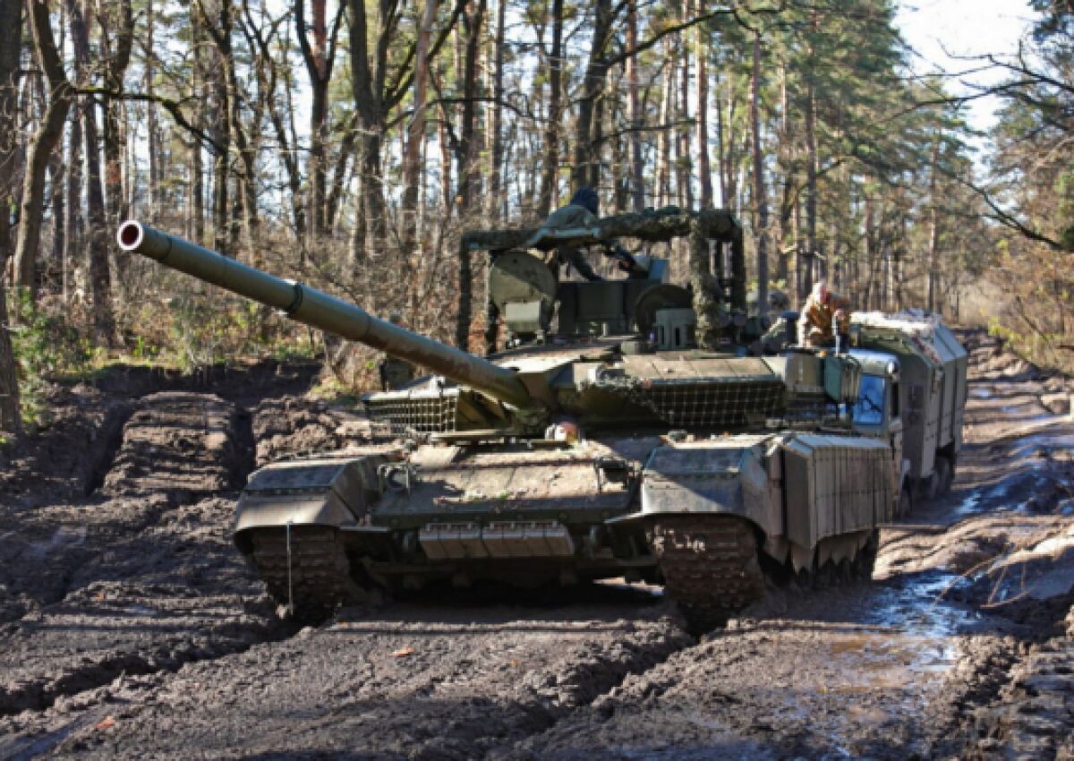 Т90м обр 2023. С днём танкиста поздравление картинки. Биздюн автомобиль т90. Кссз накидка танк т-90м. Накидка на танк т-90.
