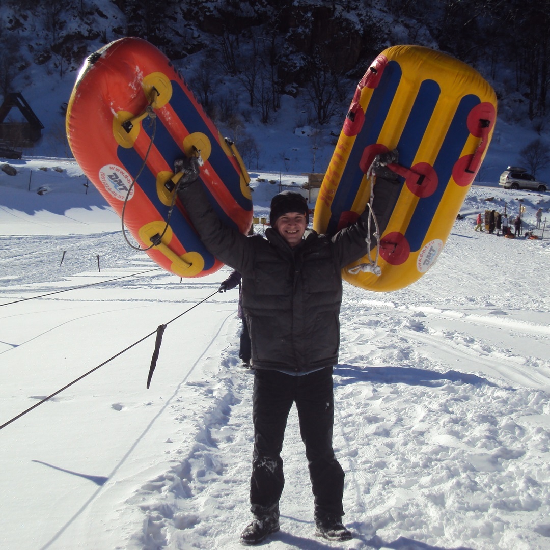 Для нашего удобства Алексей поднимал обе ватрушки)) Фото: Книга Приключений