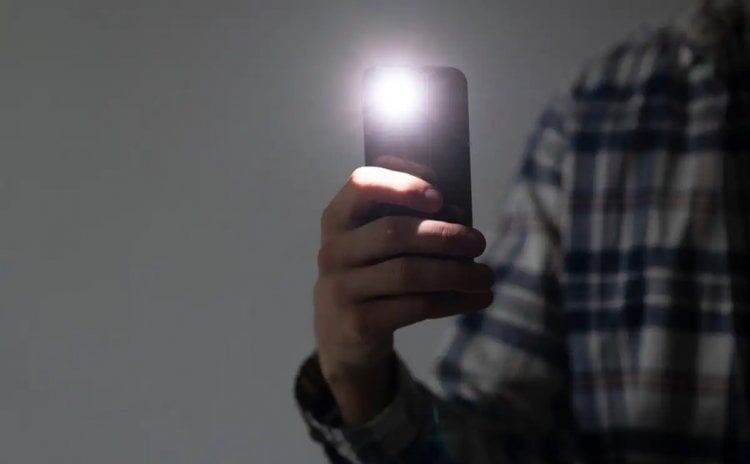    Отключаем фонарик, если он уже надоел