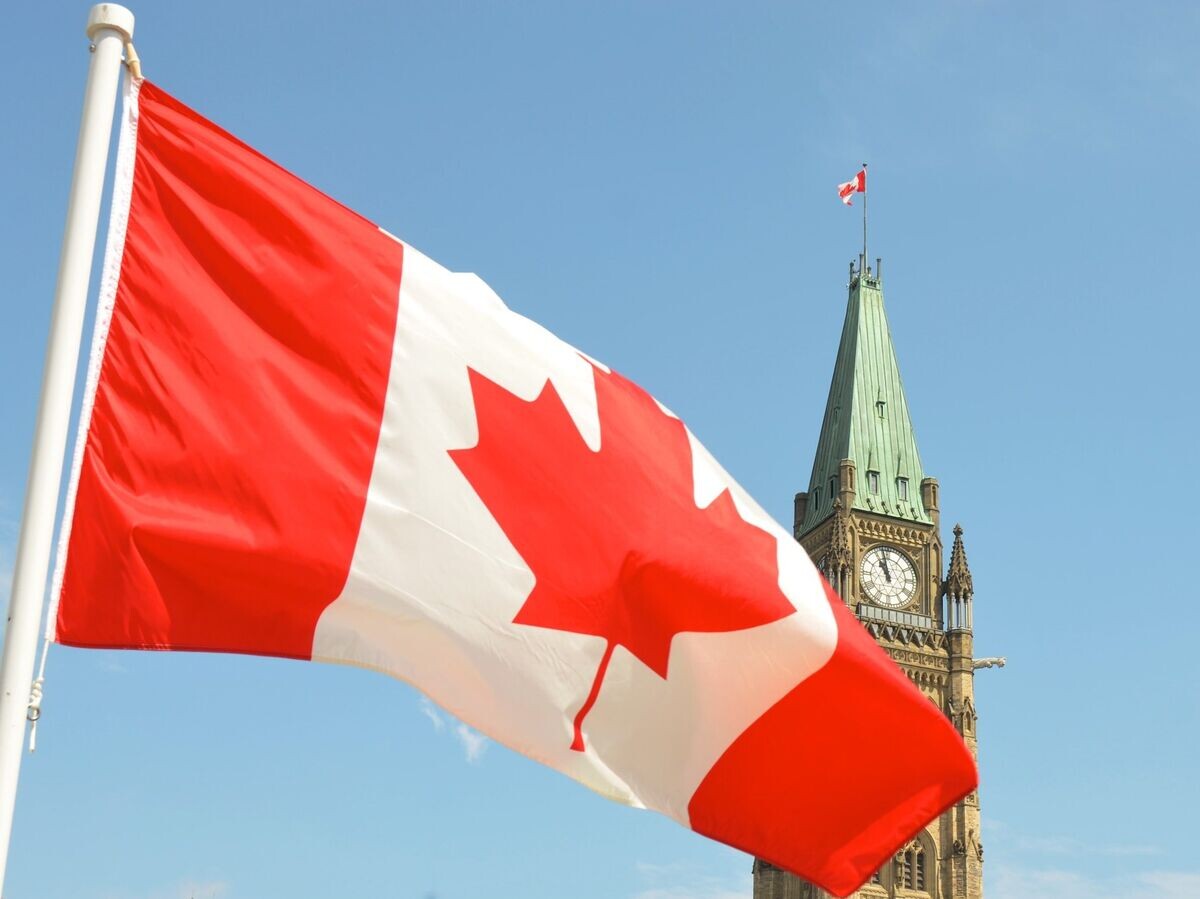    Флаг Канады, Оттава© Unsplash/Jason Hafso
