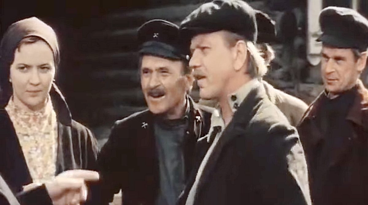 Куманин устраивается на паровоз кочегаром