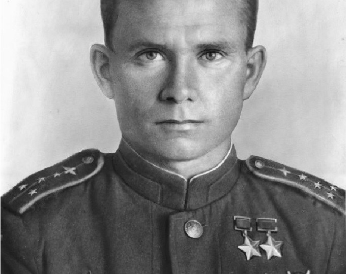 Второй Золотой Звездой его наградили через три с лишним месяца после первой