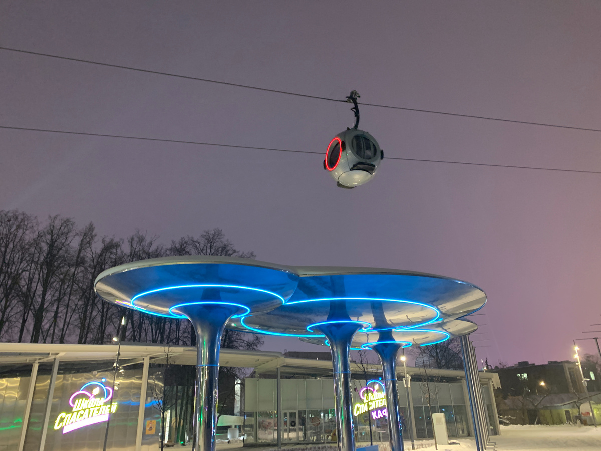 Канатная дорога, как из фильма "Гостья из Будущего"