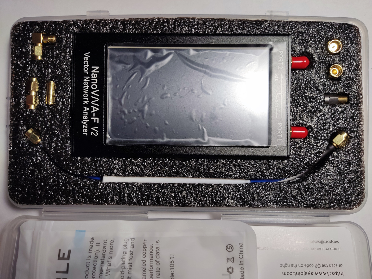 NanoVNA-F V2. Вид в кейсе.