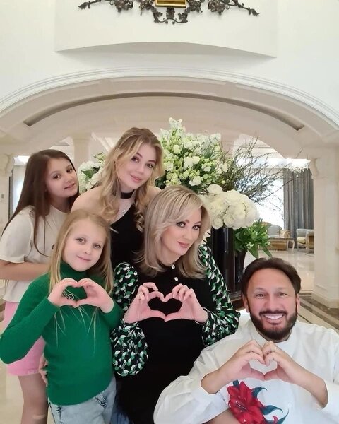 Певец активно участвует в жизни детей