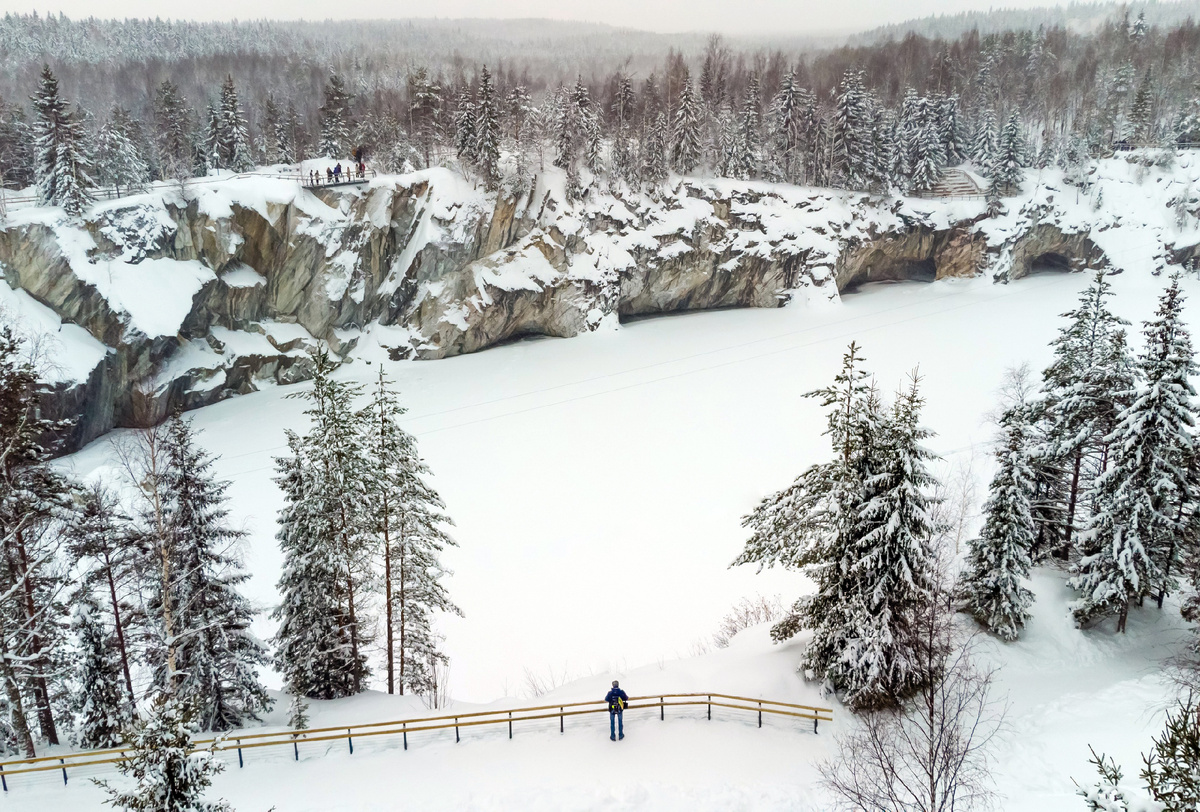 Каньон днём без подсветки.