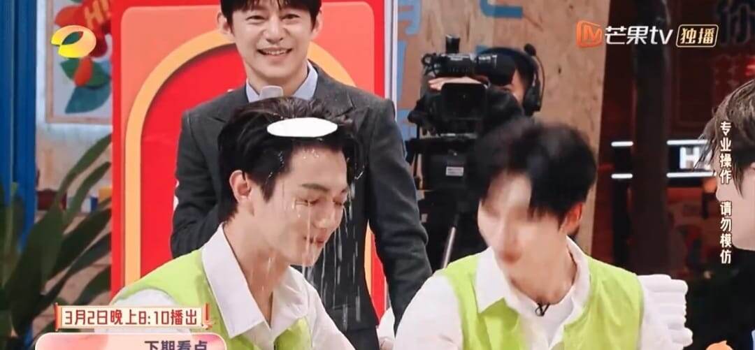 Опять облили... За что? Кино-то уже кончилось! скриншот с экрана